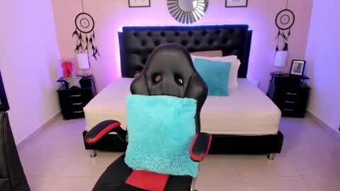 Snapshot of _oliviajoness chatting on March 22, 12:08 pm Olivia jones online show from March 22, 12:08 pm