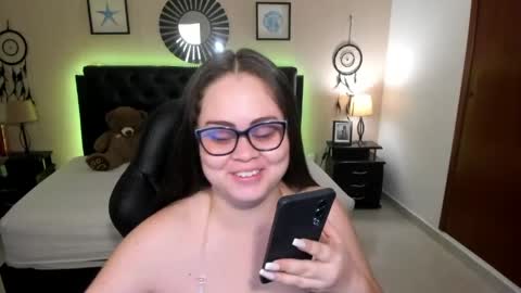 Snapshot of _oliviajoness chatting on April 23, 12:29 pm Olivia jones online show from April 23, 12:29 pm