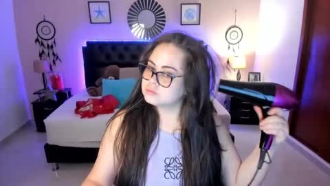 Snapshot of _oliviajoness chatting on May 7, 12:21 pm Olivia jones online show from May 7, 12:21 pm