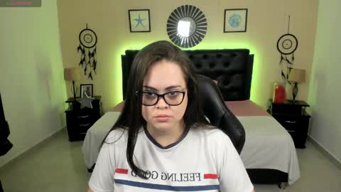 Snapshot of _oliviajoness chatting on May 12, 11:51 am Olivia jones online show from May 12, 11:51 am