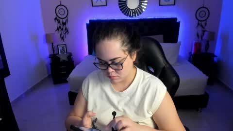 Snapshot of _oliviajoness chatting on May 13, 1:41 pm Olivia jones online show from May 13, 1:41 pm