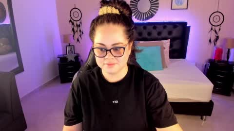 Snapshot of _oliviajoness chatting on May 25, 12:11 pm Olivia jones online show from May 25, 12:11 pm