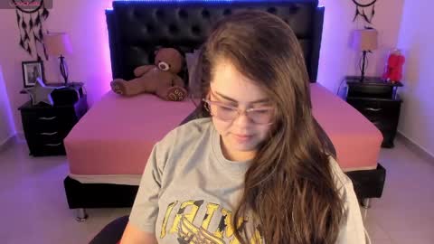 Snapshot of _oliviajoness chatting on June 4, 3:29 pm Olivia jones online show from June 4, 3:29 pm