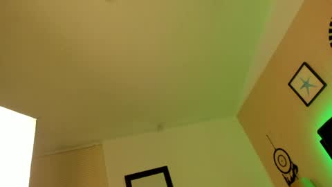 Snapshot of _oliviajoness chatting on June 5, 4:35 pm Olivia jones online show from June 5, 4:35 pm