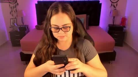 Snapshot of _oliviajoness chatting on June 6, 12:32 pm Olivia jones online show from June 6, 12:32 pm
