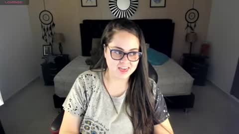 Snapshot of _oliviajoness chatting on June 13, 12:25 pm Olivia jones online show from June 13, 12:25 pm