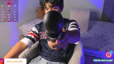 Snapshot of _ottis_ chatting on December 10, 10:47 pm ottis and kevin online show from December 10, 10:47 pm