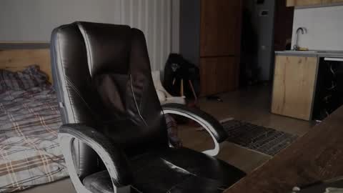 Snapshot of _p_l_u_r_ chatting on February 14, 12:46 pm Sasha ---- 50 discount on my Fansly ---- online show from February 14, 12:46 pm