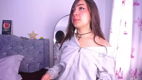 Snapshot of _pariiss chatting on November 28, 1:36 pm Paris online show from November 28, 1:36 pm