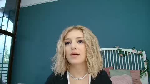 Snapshot of _parishill chatting on May 2, 4:06 am Alisa online show from May 2, 4:06 am
