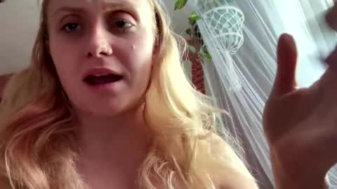 _peaceoutgirlscout_ online show from November 30, 9:19 pm