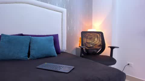  peach1  online show from September 29, 2:55 pm