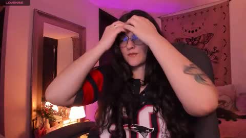 Snapshot of _peach__ chatting on February 14, 5:04 am violeta ig online show from February 14, 5:04 am