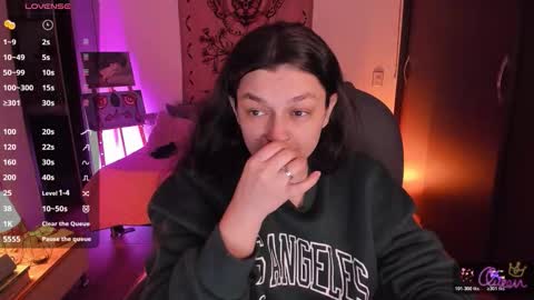 Snapshot of _peach__ chatting on February 19, 2:51 am violeta ig online show from February 19, 2:51 am