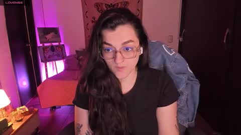 Snapshot of _peach__ chatting on February 23, 3:59 am violeta ig online show from February 23, 3:59 am