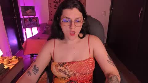 Snapshot of _peach__ chatting on February 28, 4:35 am violeta ig online show from February 28, 4:35 am