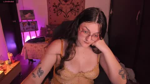 Snapshot of _peach__ chatting on March 29, 2:00 am violeta ig online show from March 29, 2:00 am