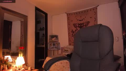 Snapshot of _peach__ chatting on March 31, 1:51 am violeta ig online show from March 31, 1:51 am