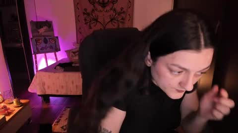 Snapshot of _peach__ chatting on April 8, 2:11 am violeta ig online show from April 8, 2:11 am