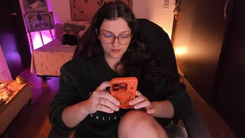 Snapshot of _peach__ chatting on April 11, 5:12 am violeta ig online show from April 11, 5:12 am