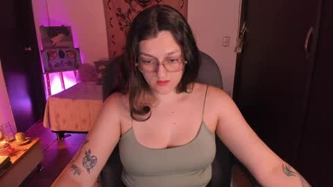 Snapshot of _peach__ chatting on April 12, 4:17 am violeta ig online show from April 12, 4:17 am