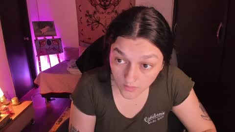 Snapshot of _peach__ chatting on April 26, 3:15 am violeta ig online show from April 26, 3:15 am