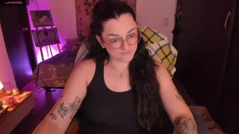 Snapshot of _peach__ chatting on June 16, 3:20 am violeta ig online show from June 16, 3:20 am