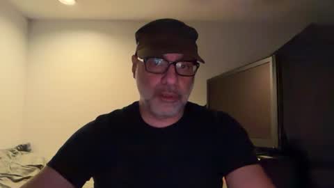 Snapshot of _pill chatting on August 9, 3:23 am PILL online show from August 9, 3:23 am