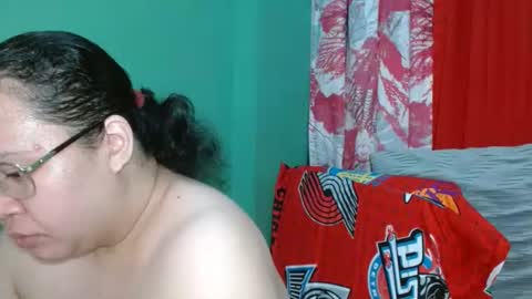Snapshot of _pinayglamourbum_143xxx_ chatting on April 12, 11:37 am Pinaylovelybum online show from April 12, 11:37 am