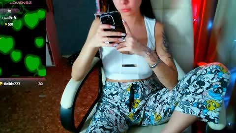 Snapshot of _pink__rabbit_ chatting on December 23, 11:57 am Ilona online show from December 23, 11:57 am