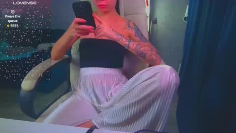 Snapshot of _pink__rabbit_ chatting on February 18, 7:59 am Ilona online show from February 18, 7:59 am