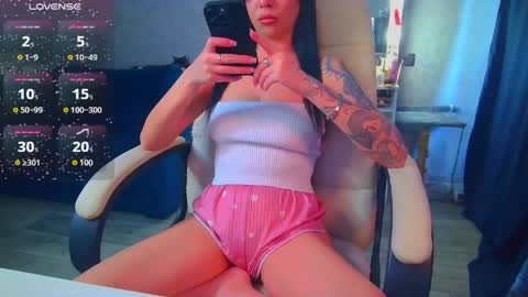 Snapshot of _pink__rabbit_ chatting on April 14, 5:35 am Ilona online show from April 14, 5:35 am