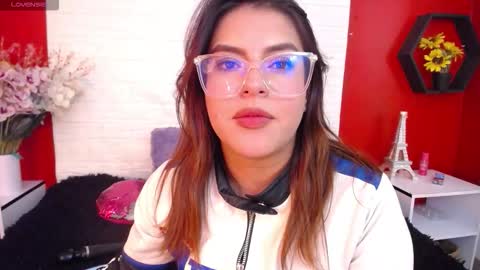 Laura online show from October 8, 7:22 pm