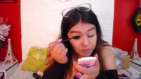 Laura online show from November 3, 5:03 pm