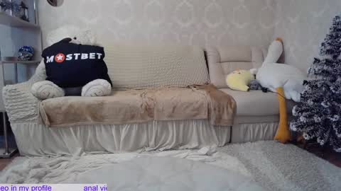 _pretty_fox_ online show from December 14, 5:07 am