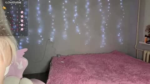 Snapshot of _pretty_ladies_ chatting on February 5, 3:27 pm Ellie and Nika online show from February 5, 3:27 pm