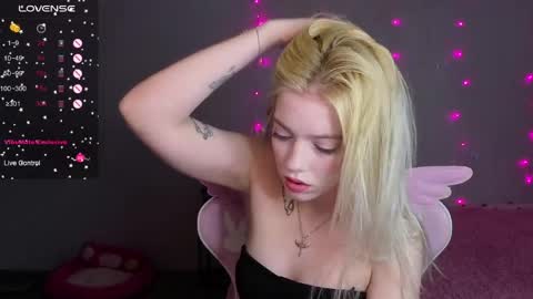 Snapshot of _pretty_ladies_ chatting on May 4, 4:14 pm Ellie and Nika online show from May 4, 4:14 pm