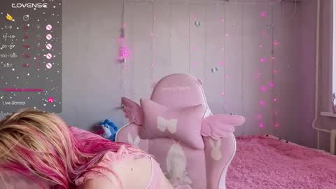 Snapshot of _pretty_ladies_ chatting on May 7, 12:10 pm Ellie and Nika online show from May 7, 12:10 pm