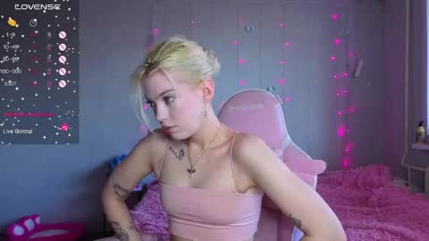 Snapshot of _pretty_ladies_ chatting on June 7, 11:25 am Ellie and Nika online show from June 7, 11:25 am