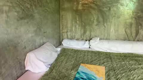  HADLY today day-off see u online 0112  online show from October 19, 7:31 am