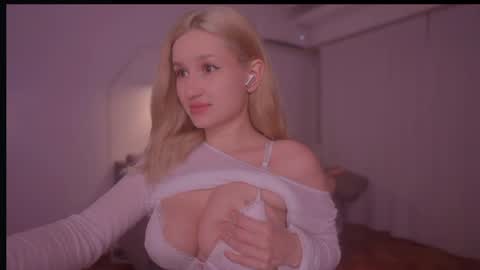 Eva online show from May 20, 10:27 pm