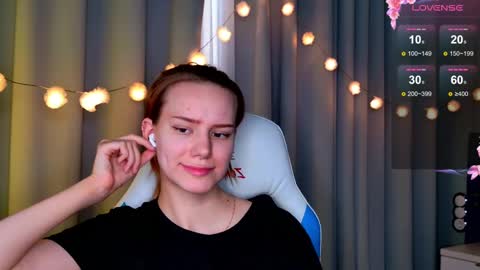 Snapshot of _ramona__ chatting on March 12, 12:36 pm im Amy online show from March 12, 12:36 pm