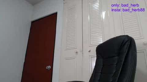 Snapshot of _real_bad_herb chatting on September 25, 4:27 am Alejandra online show from September 25, 4:27 am