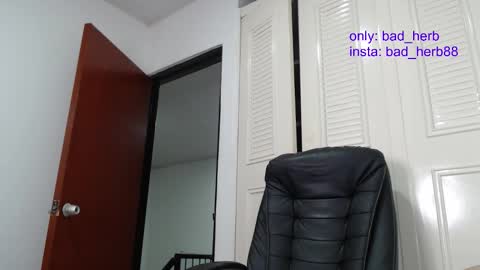 Snapshot of _real_bad_herb chatting on September 28, 1:22 am Alejandra online show from September 28, 1:22 am