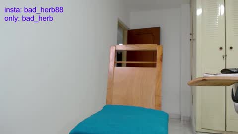 Snapshot of _real_bad_herb chatting on November 17, 11:10 pm Alejandra online show from November 17, 11:10 pm