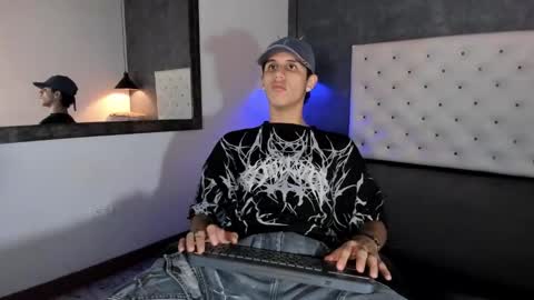 Snapshot of _realwav chatting on November 25, 7:19 am wav online show from November 25, 7:19 am