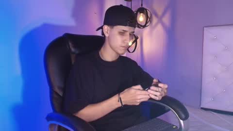 Snapshot of _realwav chatting on December 14, 5:57 am wav online show from December 14, 5:57 am