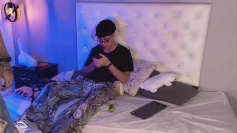 Snapshot of _realwav chatting on December 16, 5:45 am wav online show from December 16, 5:45 am