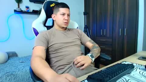 Snapshot of _robertobaggio chatting on February 4, 12:33 pm Roberto online show from February 4, 12:33 pm