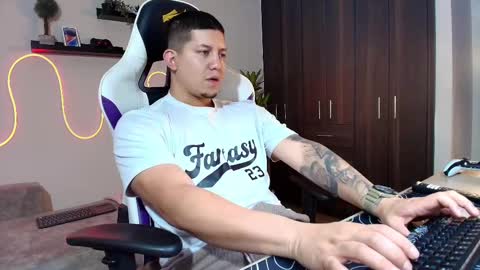 Snapshot of _robertobaggio chatting on February 21, 12:28 pm Roberto online show from February 21, 12:28 pm